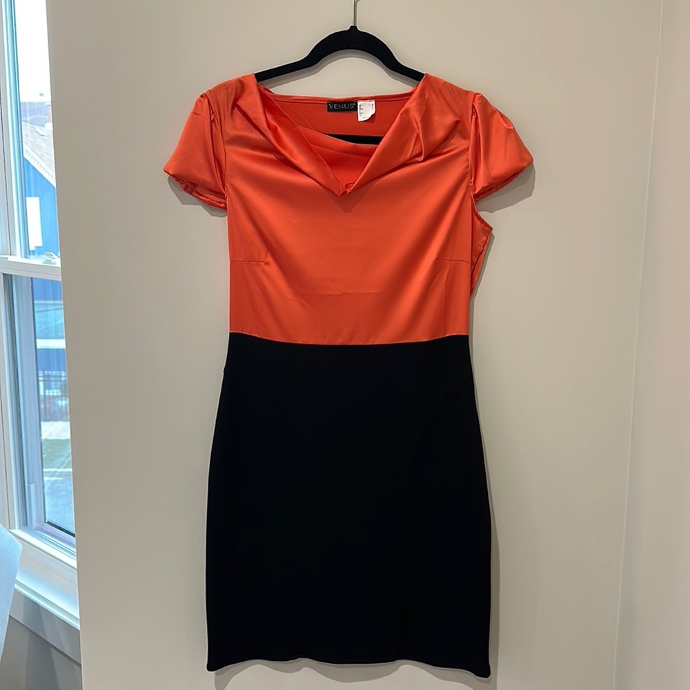 Brand new never worn VENUS size 6 coral silk and black knit dress perfect condit